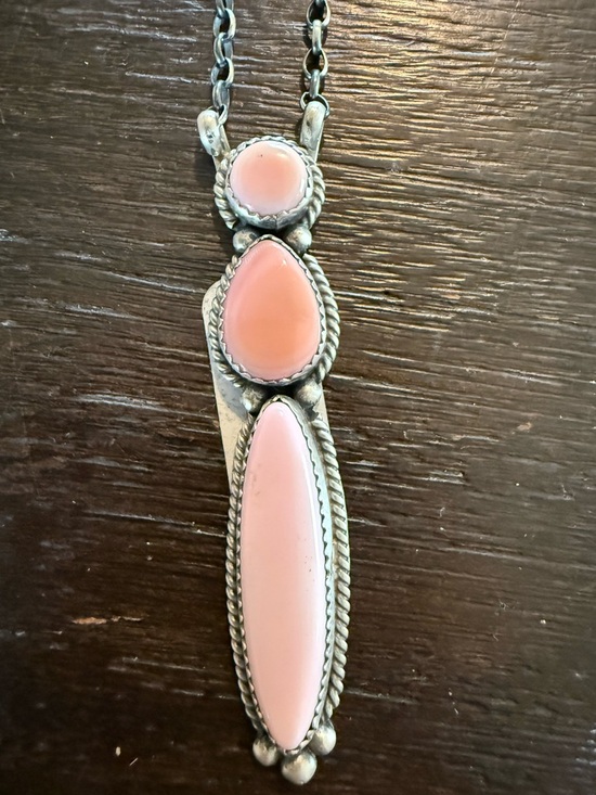 Navajo Jewelry - Navajo handmade big pink conch necklace. 925 sterling
